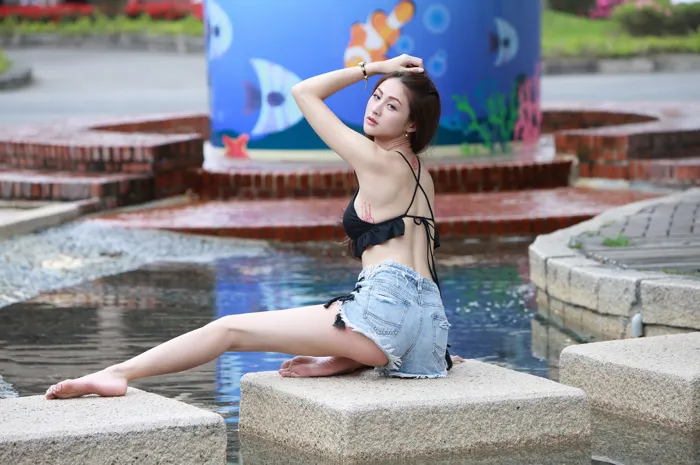 [Mzsock] NO.087 Lola belly-revealing denim shorts, high heels and beautiful legs, outdoor shot street photography#[106P]-57